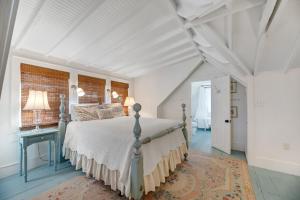 a bedroom with a bed and a white ceiling at Turquoise Cottage in Morehead City