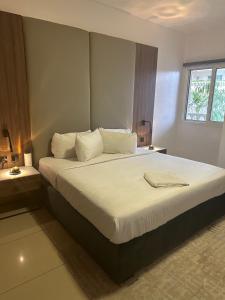 Ένα ή περισσότερα κρεβάτια σε δωμάτιο στο Guided Hospitality - Luxury Accommodations