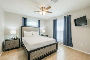 a bedroom with a bed and a ceiling fan at 4 Bedroom Near Memorial And City Centre in Houston