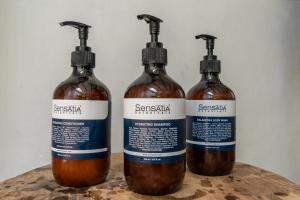 3 Flaschen Soße auf einem Tisch in der Unterkunft Sangat Indah Wooden House Uluwatu in Uluwatu