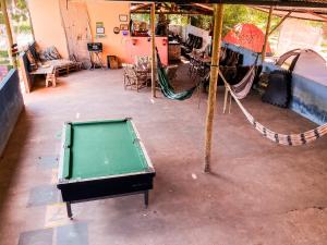 an empty room with a pool table in it at Alto Paraíso de Goias Camping e Estúdio in Alto Paraíso de Goiás