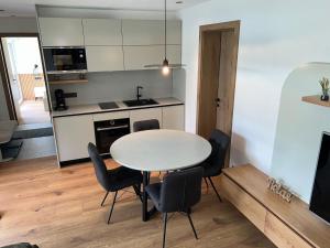 Kjøkken eller kjøkkenkrok på Apartment MAJA by Krone Travel Agency