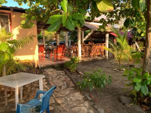 a table and chairs in front of a house at Casa de playa de Solano in Transito