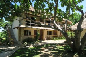 an external view of the house at Tepanee Beach Resort in Malapascua Island