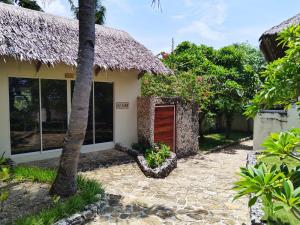 a small house with a thatched roof at Tepanee Beach Resort in Malapascua Island