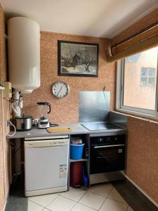 Kuchyň nebo kuchyňský kout v ubytování Duplex 1 mn plage de trou d eau location a la semaine minimum