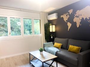 Posezení v ubytování Espectacular Apartamento Con Vistas En Escaldes - 10min Caminando Al Centro - Parking Gratis l by BonesVacances + 37 fotografií
