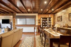 Μια τηλεόραση ή/και κέντρο ψυχαγωγίας στο Private Pool Villa 20min By Oporto