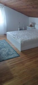Postel nebo postele na pokoji v ubytování Apartment Školj