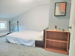 Postel nebo postele na pokoji v ubytování Budget Bed Room near Downtown Inner Harbor w Free Parking