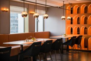 Arthur Hotel Luogang Xiangang Metro Guangzhou-Free Breakfast and Free Afternoon Teaにあるシーティングエリア