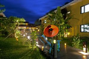 Aed väljaspool majutusasutust Thanakha Inle Hotel