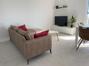 A television and/or entertainment centre at Playa Flamenca - Turquesa del Mar - great sea view!