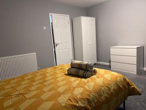 a bedroom with a bed with a comforter on it at Modern Room Close to Warwick University in Canley