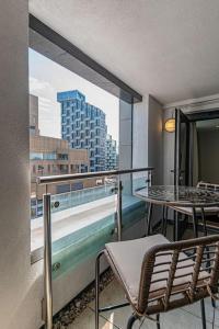 a balcony with a table and chairs and a view of a city at Luxurious 1 Bed - CITY VIEW in Liverpool