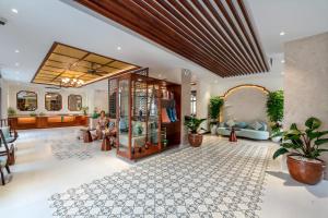 Fuajee või vastuvõtt majutusasutuses Amina Lantana Hoi An Hotel & Spa