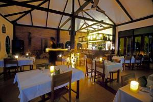 Restoran või mõni muu söögikoht majutusasutuses Thanakha Inle Hotel