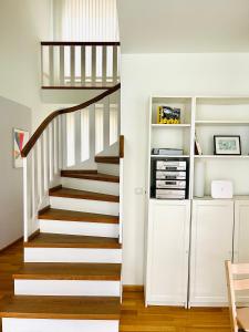 a staircase in a home with white walls and wooden floors at Elegantes Haus - direkt am Domplatz - Vollausstattung - Garage in Erfurt