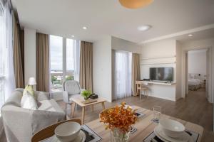 TV a/nebo společenská místnost v ubytování Kantary Hotel Banchang