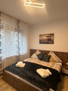 a bedroom with a bed with towels on it at Lenti Düsseldorfer Apartment’s in Düsseldorf