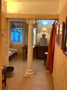a hallway with a column in a room at La Reine Creole in La Gaulette