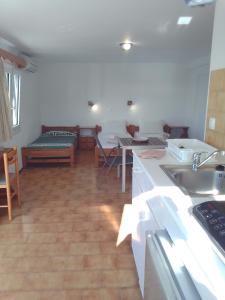 Posteľ alebo postele v izbe v ubytovaní Samos Rooms