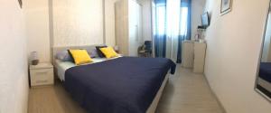 Posteľ alebo postele v izbe v ubytovaní Room in Hvar town with sea view, balcony, air conditioning, Wi-Fi (4858-5)