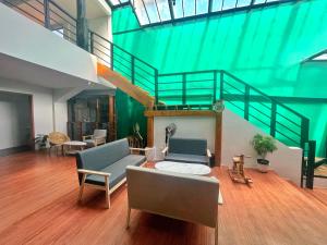 Posezení v ubytování Cozy Coron Inn