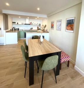 a kitchen and dining room with a wooden table and chairs at Luxury and newly refurbished 3 bedroom apartment next to the slopes including indoor parking in Sierra Nevada