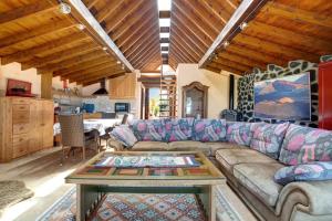 a living room with a couch and a table at Casa Verde in Teguise