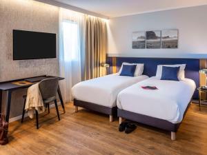 Postel nebo postele na pokoji v ubytování Mercure Toulouse Aeroport Blagnac