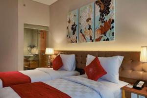 Rúm í herbergi á Ramada by Wyndham Yogyakarta