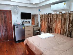 Postel nebo postele na pokoji v ubytování Sappermpool Guest House เรือนภูผา