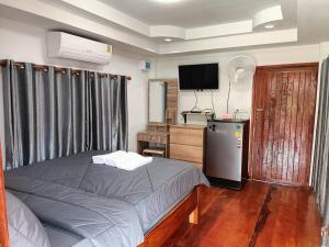 Postel nebo postele na pokoji v ubytování Sappermpool Guest House เรือนภูผา