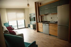 Kuchyň nebo kuchyňský kout v ubytování Ceneviz Suit Hotel
