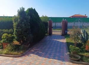 a garden with a gate and a walkway at La Casetta di Ugo in Grisignano di Zocco