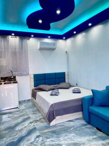 Posezení v ubytování LUXURY STUDIO 2 FIRSTLINE SEA BY MAKHOME
