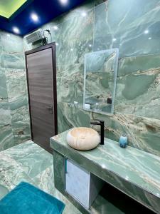 Koupelna v ubytování LUXURY STUDIO 2 FIRSTLINE SEA BY MAKHOME + 5 fotografií