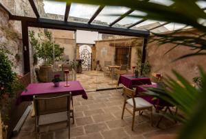 Restauracja lub miejsce do jedzenia w obiekcie Hotel Poeta Jorge Manrique