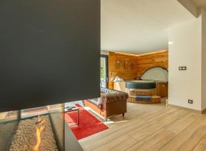 Posezení v ubytování Le Fermage - logement avec piscine, sauna et jacuzzi