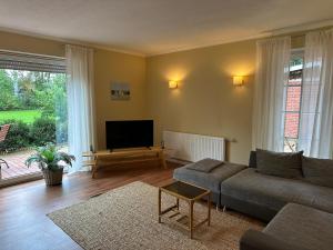 TV a/nebo společenská místnost v ubytování Ferienwohnung im Landhaus