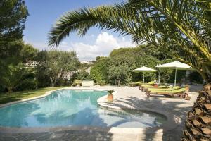 Piscina de la sau aproape de Villa le Citronnier Cote d'Azur