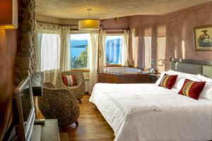 Postel nebo postele na pokoji v ubytování Lirolay Suites - Apart Hotel + 37 fotografií