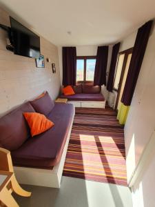 a living room with two couches and a television at TILIA - Quartier Falaise - 2 pièces in Avoriaz