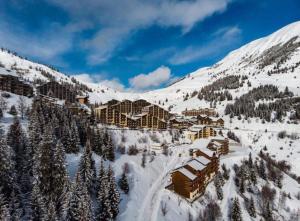 Auris les Gentianes station Alpe Huez v zimě