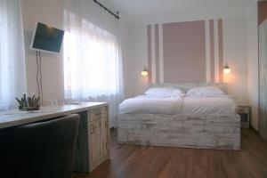 Postel nebo postele na pokoji v ubytování Hotel Herman