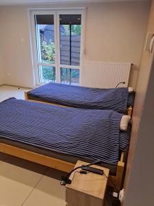 Ένα ή περισσότερα κρεβάτια σε δωμάτιο στο Cztery Kąty Apartament Wągrowiec