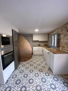 a kitchen with a sink and a counter top at La Casa Rural de Pálmaces in Pálmaces de Jadraque