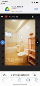 馬公市的住宿－浪漫滿屋渡假別墅民宿，浴室的屏风,浴室里有一个浴缸的房间