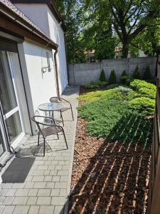 Ogród w obiekcie Cztery Kąty Apartament Wągrowiec